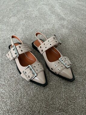 Pointed Slingback Buckle Flats in Beige